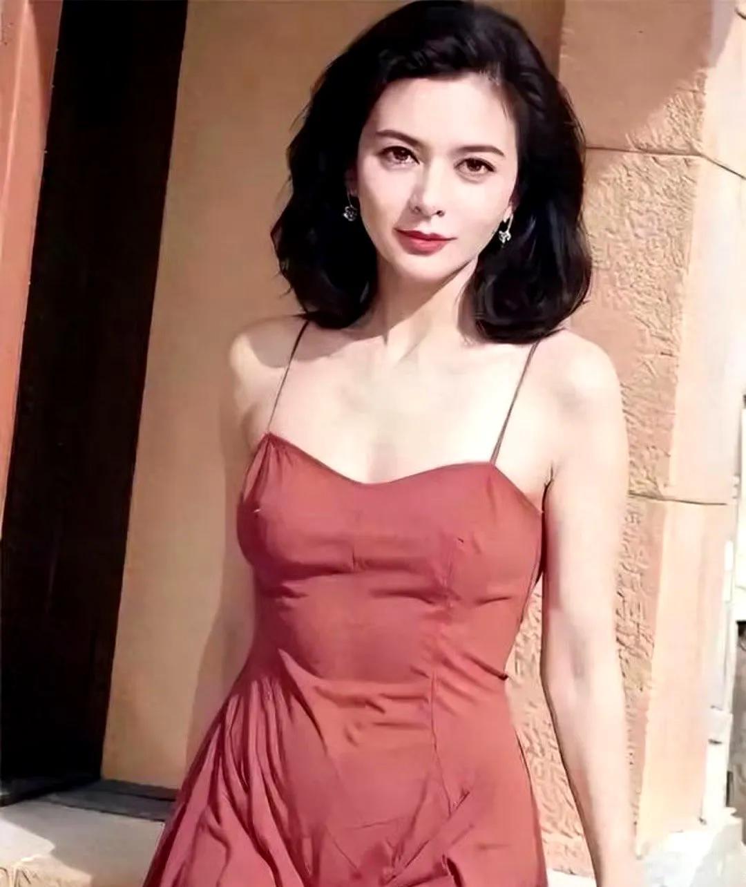 最美不过关之琳，这话有道理的！气质依旧美丽动人，唯一能让华仔动心的女神。即使老了