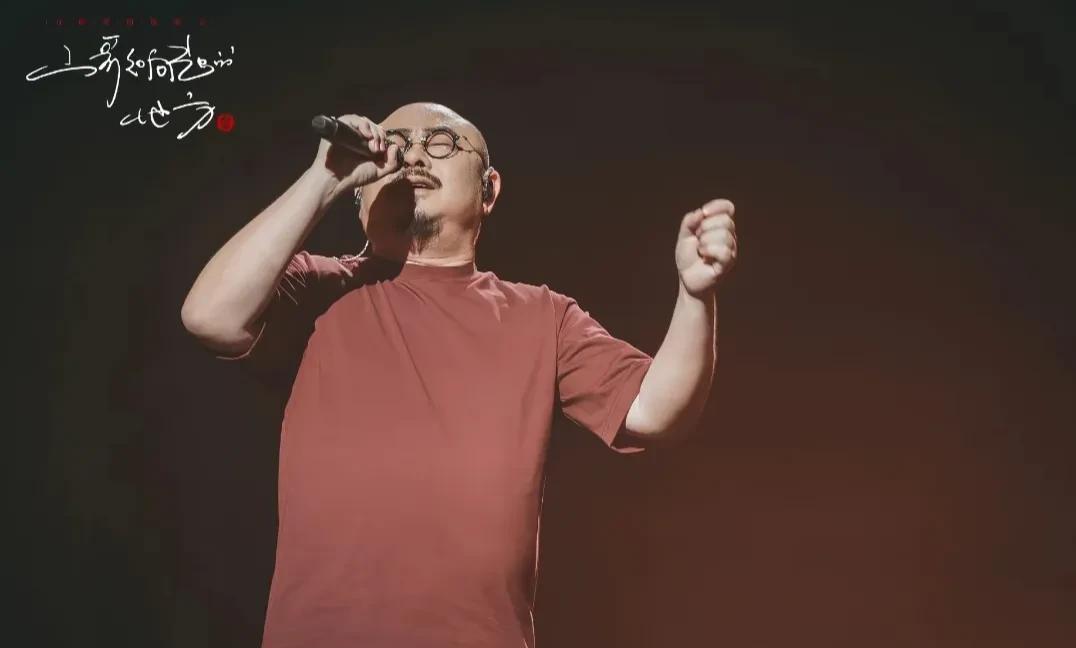 刀郎南昌演唱会高清图，每一张都值得收藏。
刀郎经纪人陶渊真的很敬业，每场演唱会结