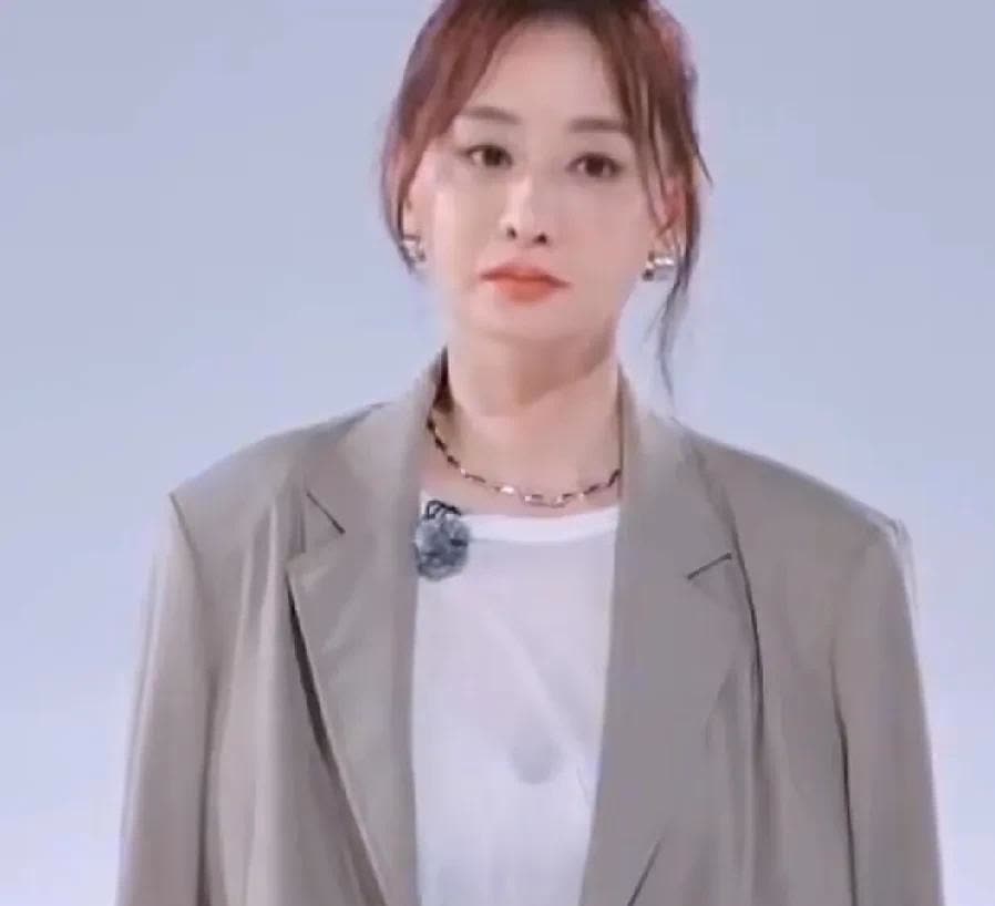 浪姐
陈德蓉和黄英
把低智商演绎的淋漓尽致
二公组队的时候，
陈德容落到
