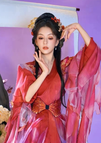 天王嫂闲不住，产后的方媛已经接活动捞金了。还别说，方媛还挺有古典气质的，去扮演手