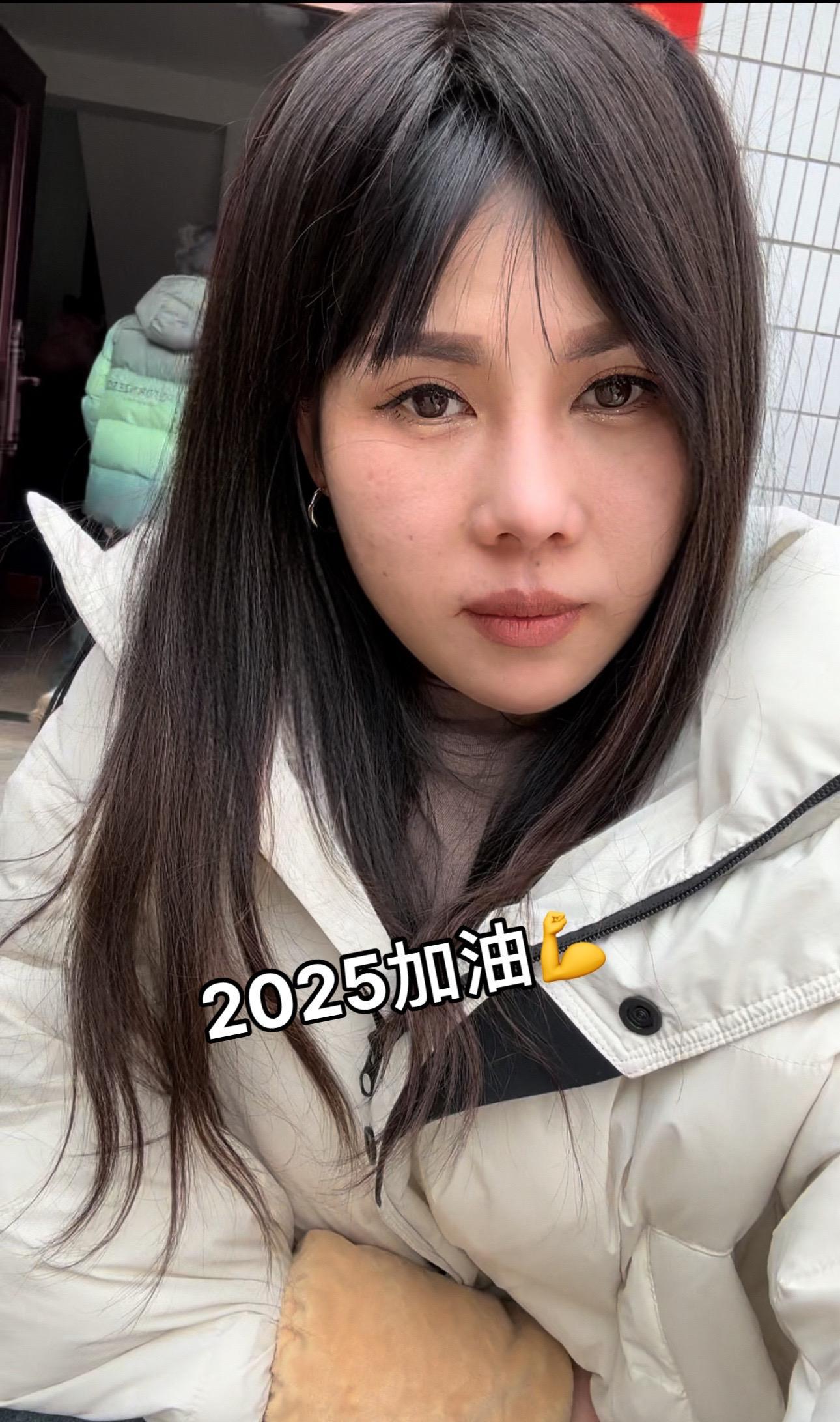 春节后丈夫又外出工作了，我和孩子留在家中，年前还清了一万五千元外债，留了五千元过