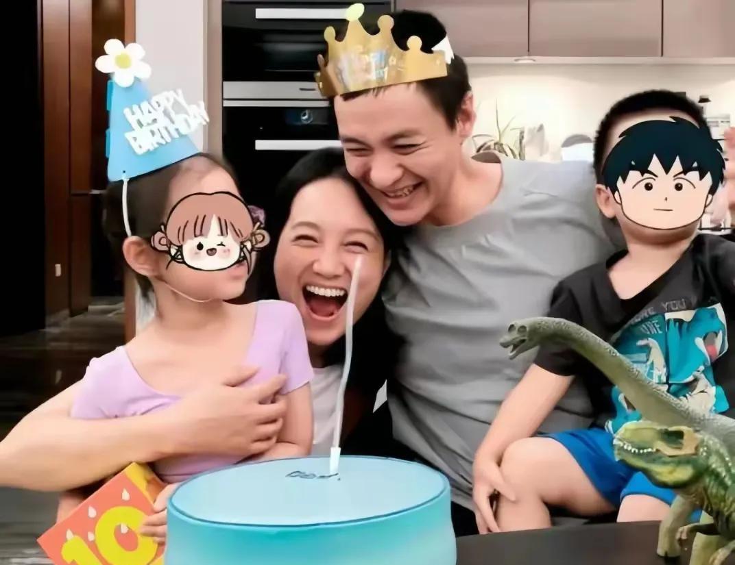 朱丹让女儿留级幼儿园读混龄班方便照顾小儿子，看似只有她一人重男轻女，其实周一围也