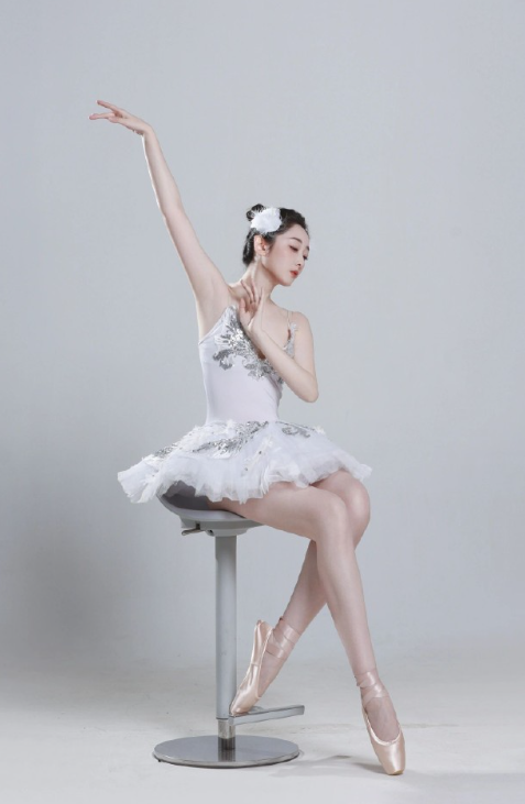 蒋梦婕的健身舞蹈穿搭，这好柔美的身材，好nice！​​​