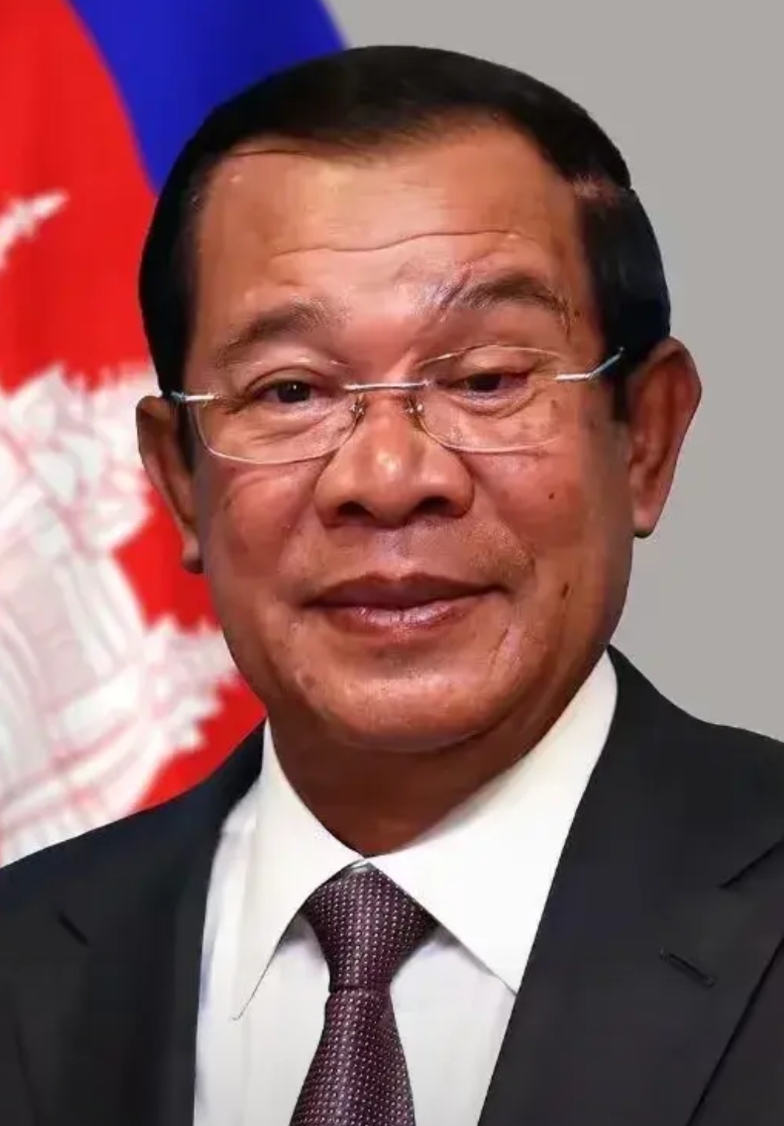 柬埔寨这父子俩，人设崩溃了！
在洪森泄露私人通话前，其儿子曾经对东大搞了不少事情