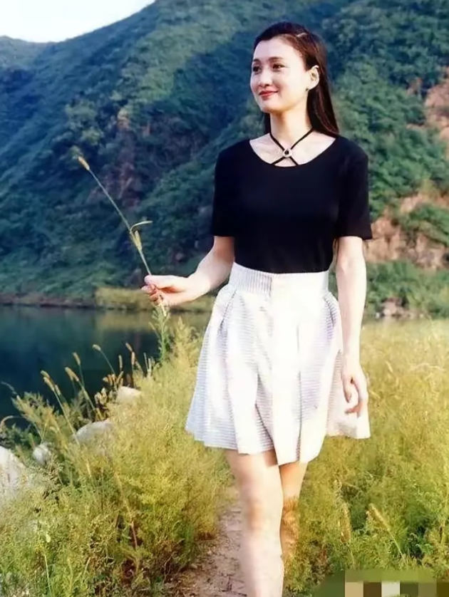林芳兵确实是一位极具魅力的演员，您对她的赞美生动而真挚，足见您对她的欣赏与喜爱。