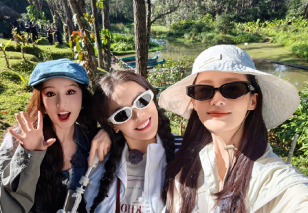 马思纯张雅琪合照，还挺喜欢这季花少姐妹花的