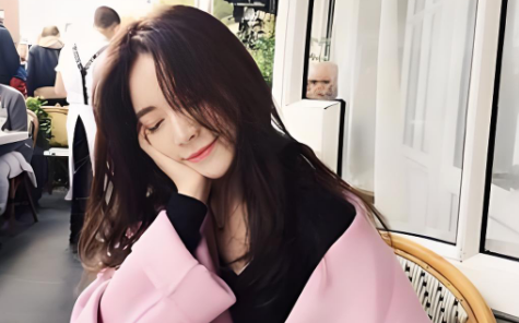 心心念念的蜜月旅行，结果房车坏在深山里，更吓人的是，半夜居然有俩特诡异的人来敲我们的门！