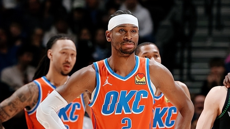 雷霆近4战3负卫冕光环褪色，身高短板+哨声收紧成致命双刃剑