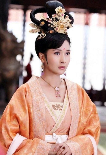	713年，太平公主被李隆基追杀，躲到太上皇李旦的宫殿，李旦对李隆基说：“你就看