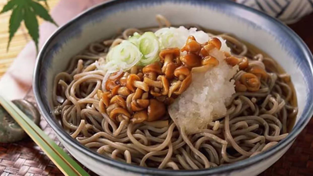 加班夜的治愈：一碗热荞面，香得胃都暖了