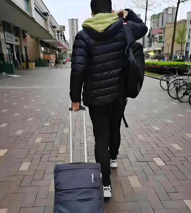“真有脸！”上海，男子和妻子大吵一架，赌气离家出走，一走就是4年，抛下妻子独自抚