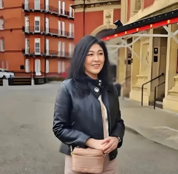 英拉为啥不能回泰国了











英拉被追着要债，这事儿闹得沸沸扬扬，