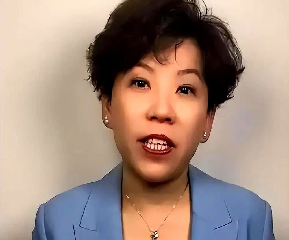 跟王曼昱打球，最绝望的是什么你知道吗？
不是她力气大，不是她那一板子抡过来你接
