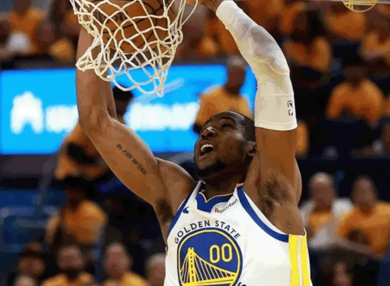 NBA常规赛森林狼102-97战胜勇士，目前森林狼大比分2-1领先。
本场比赛，