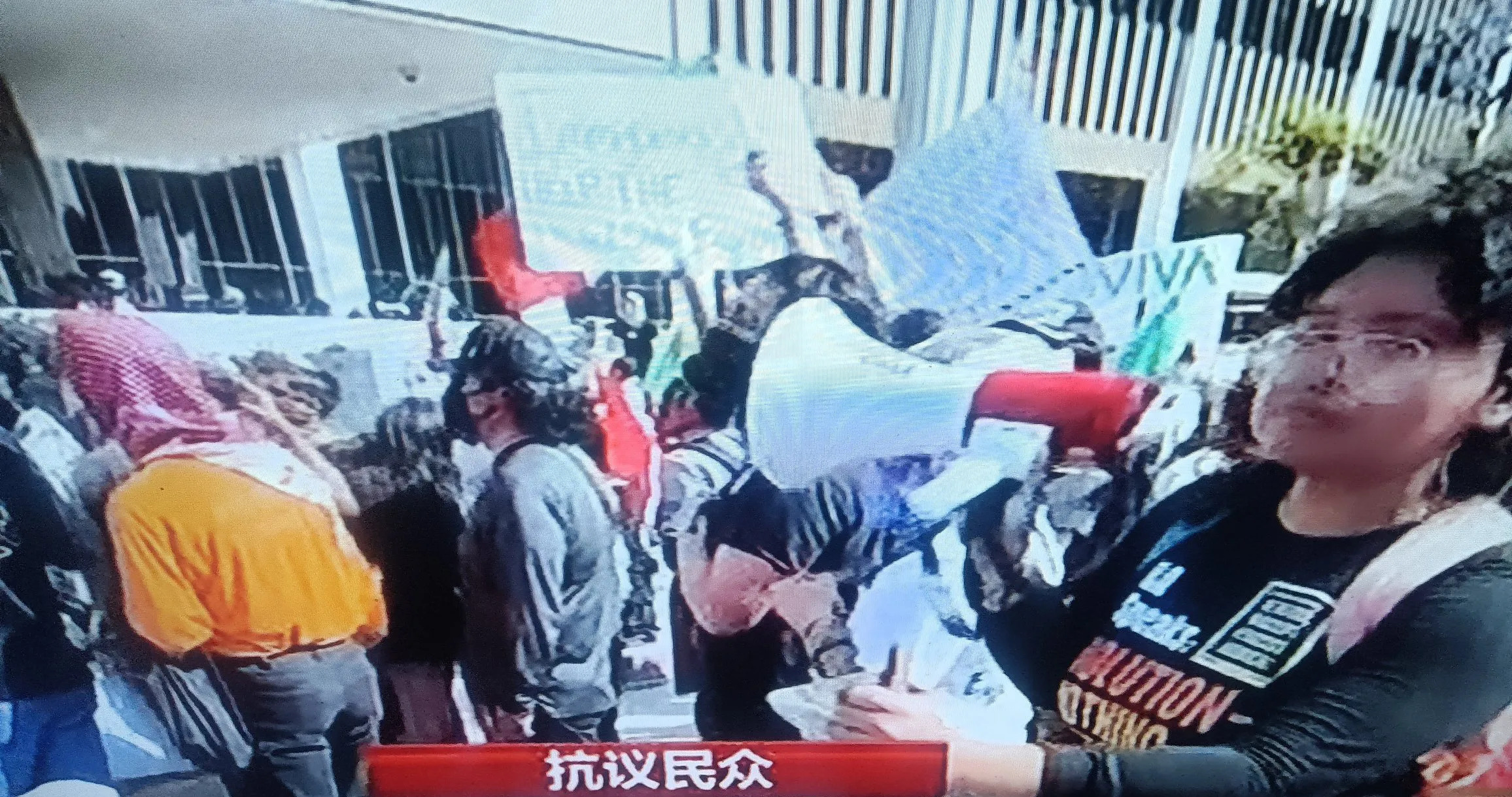 驴象争斗，洛杉矶人民遭殃











洛杉矶彻底疯了！街头火焰冲天，商