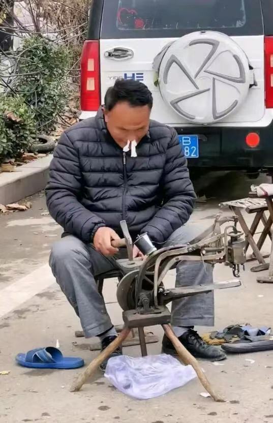 大叔，这个鞋是非修不可吗？