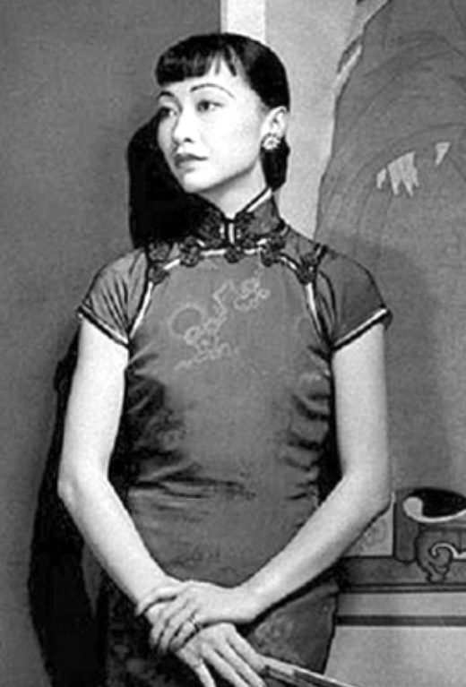 1937年，美国华人演员黄柳霜卖掉了所有首饰，将所有的钱都拿来抗日，谁料，宋美龄