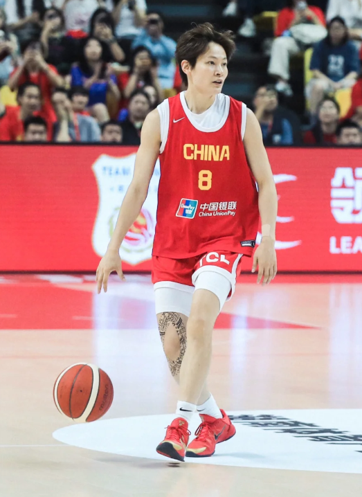 中国女篮队长杨力维！控场还得看她！

在三场小组赛里，杨力维拿到了9.7分，以及