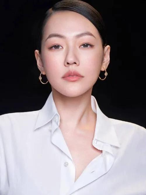 3月2日，小S估计现在心里七上八下的呢。都老老实实低调一个月了，没想到巴黎欧某雅