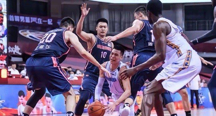 用一己之力证明NBA不如CBA强度的林书豪宣布结束自己的15年职业生涯，刚过完3
