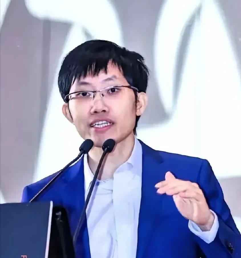 全球都惊呆了！
西方科技圈坐不住了！
中国科学家梁文锋带领团队研发的DeepSe