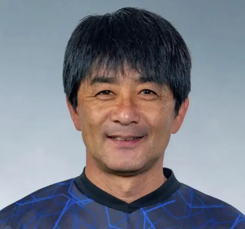 很久没有看国字号足球赛。今天偶然在央视5+看了国足U16对澳大利亚U16的直播，