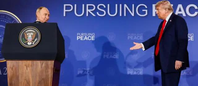 北京时间周6一早，举世瞩目的美俄总统阿拉斯加会谈匆匆结束。其实说匆忙，双方也谈了