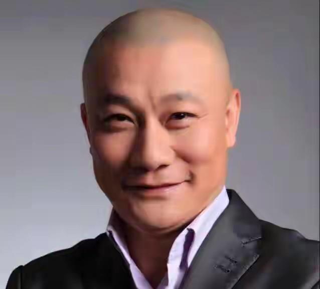 【上海京剧院，眼高手快】
九十年代末，上海京剧院从天津引进了几名年轻的京剧演员，