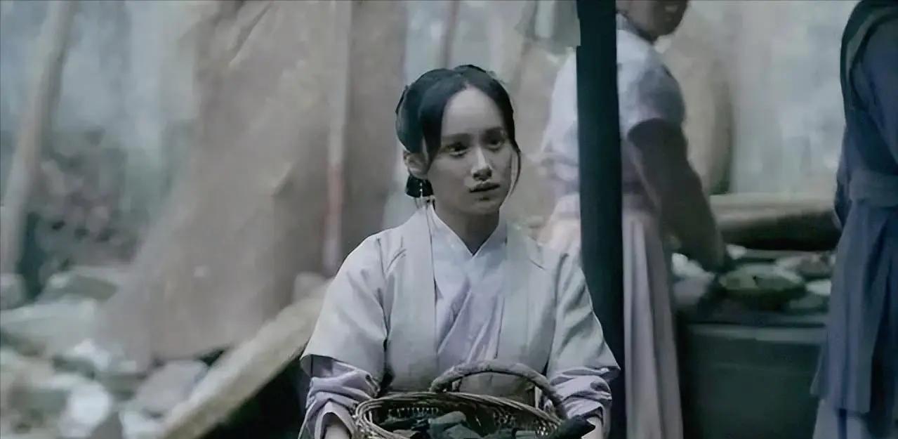 古代的仆人都怎么洗澡啊？他们会臭吗？
这么说吧，仆人也是分等级的，像那些大户人家