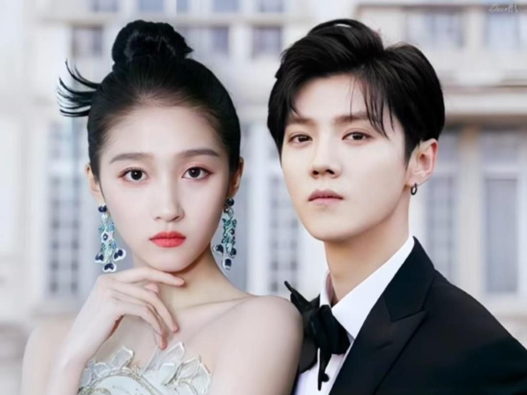 陈晓陈妍希离婚后，网友猜测，下一对应该是关晓彤和鹿晗了。
自从去年开始，这俩人分