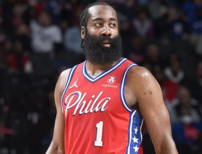 哈登在干什么？没睡醒啊，球拿在手里都被对方掏走？极大打击球队士气