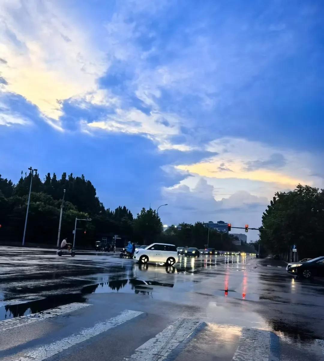 #晒图笔记大赛#
雨过天晴，空中的空气都是新鲜的，猛吸几口，好舒服。