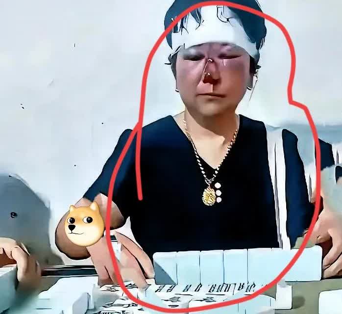 家人们，又有奇事发生！陕西一女子晚上跑去麻将馆找丈夫，这一去，
直接撞见了让人