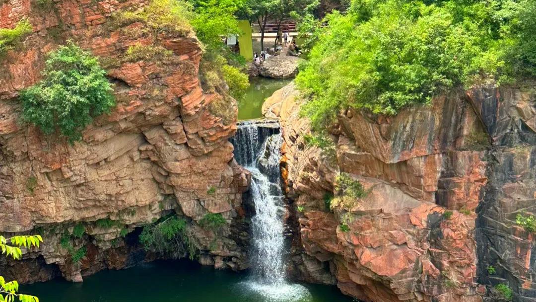 郑州出发1h直达徒步天花板！年均温 11.6℃，避暑遛娃两不误，来了根本不想走！
