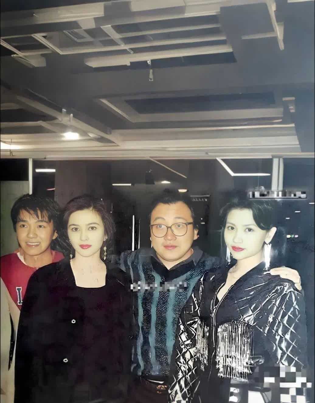 周星驰，关之琳，邱淑贞。