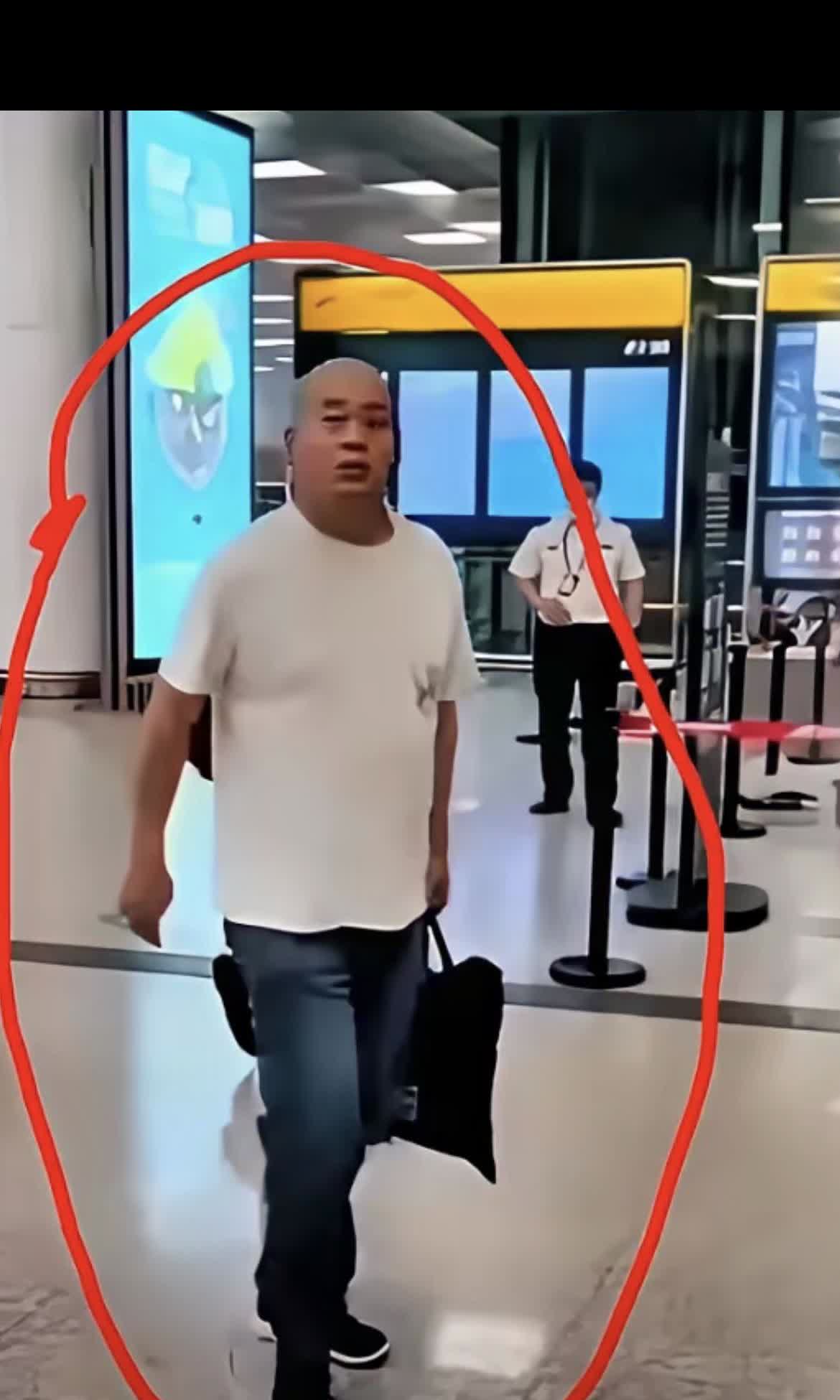 释永信乎？
     说这是释永信，哦，他现在不叫释永信，应该叫他刘应成。
