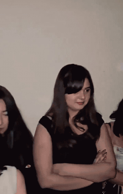 高官女儿开趴体，没戴头巾惹争议











巴铁高官女儿嗨翻天，不戴头