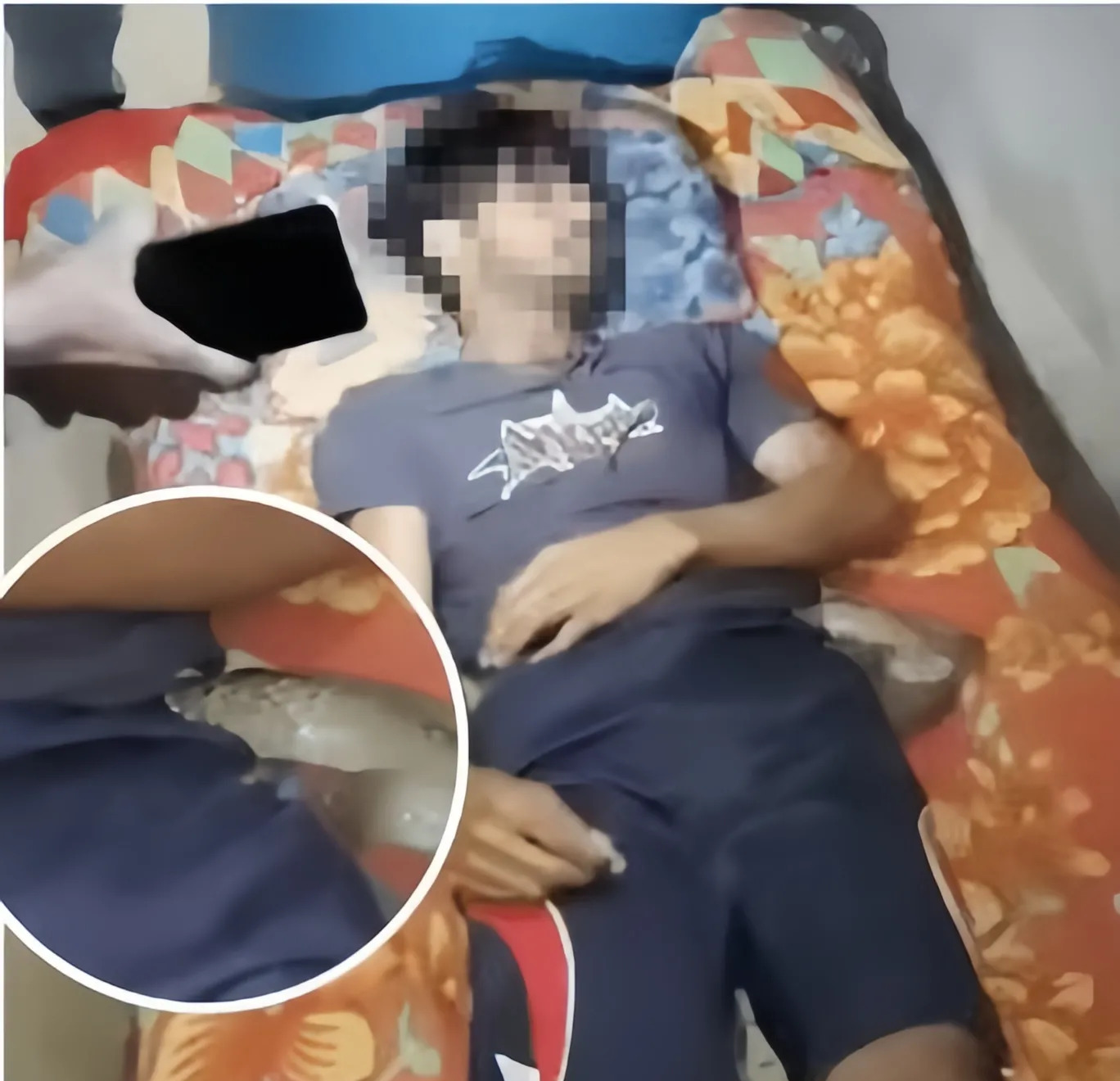 印度妻子伙同情夫杀夫











天呐！印度一男子竟然被毒蛇缠身而死？