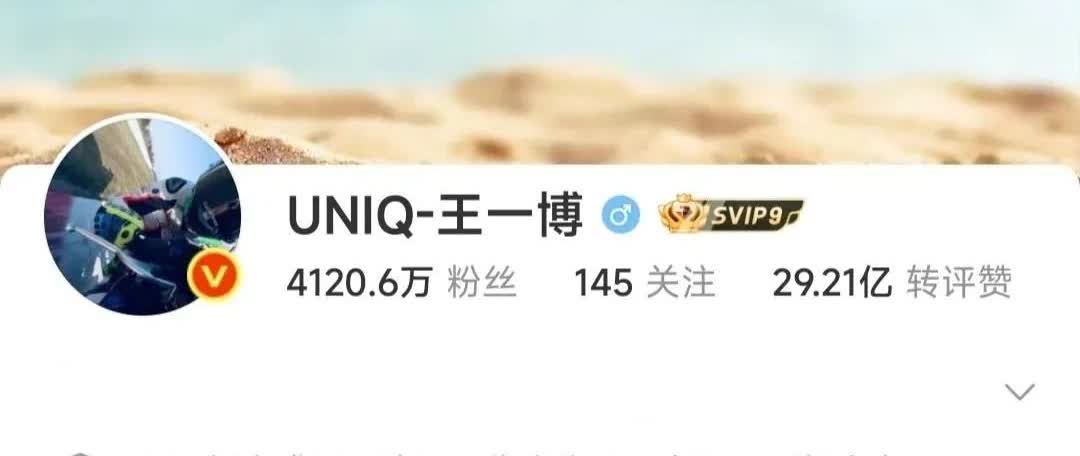 毫无瑕疵，
步步前进。
稳步前行，
部部留名。
赤诚坦荡，
笃行不怠。