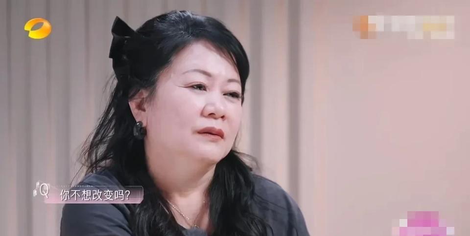 李嘉格妈妈其实是个很真实的人，
一点都不装。
她想要女儿陪着她，她就说出来了。