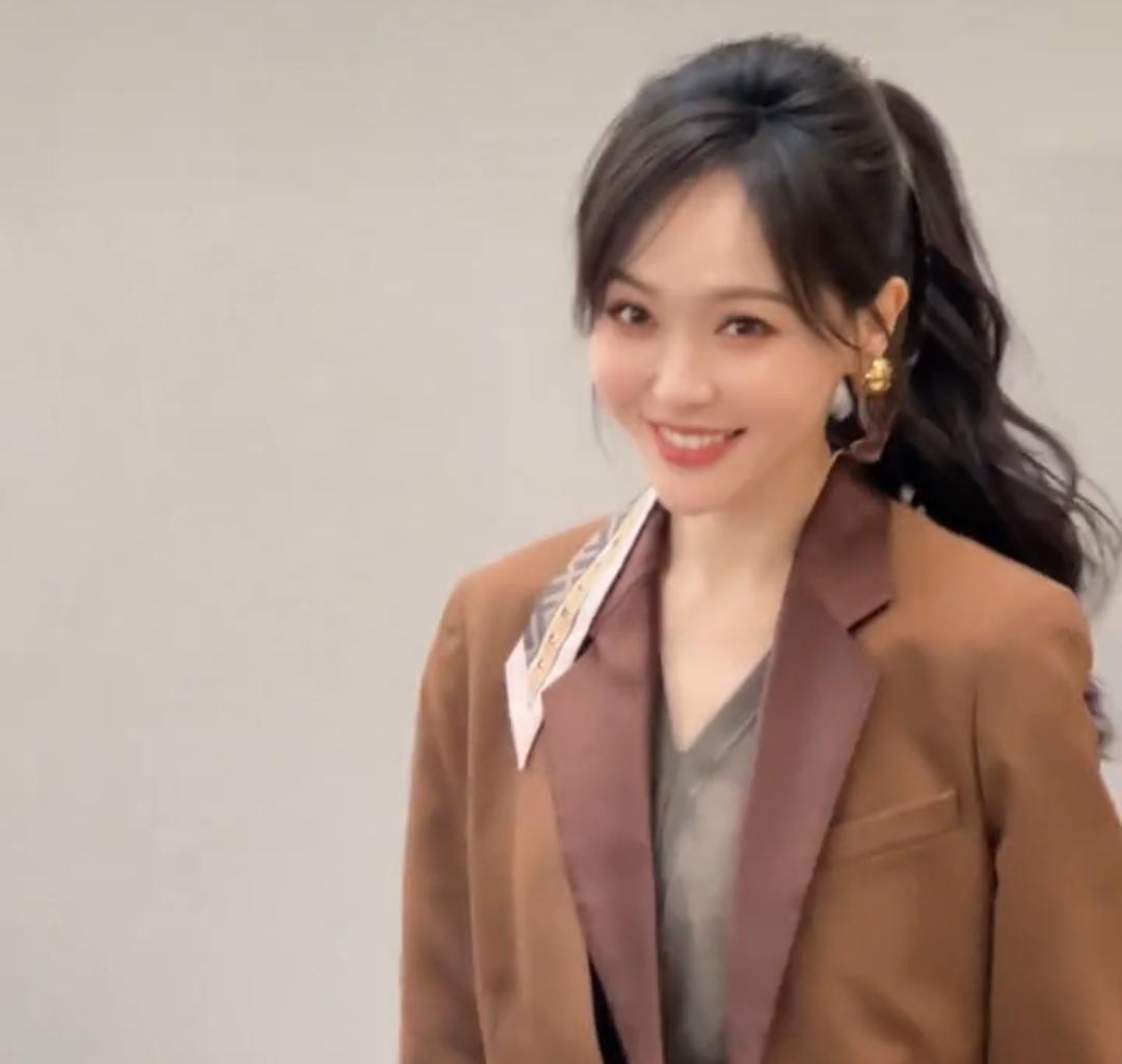 唐嫣真是命好，上海独生女，长的高好看，事业蒸蒸日上，家庭美满，受一次生育的苦得两