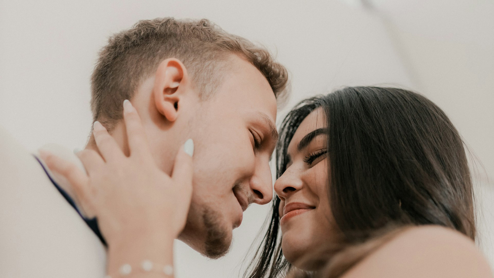 先生向外寻欢太太却自责，都是VGM惹的祸