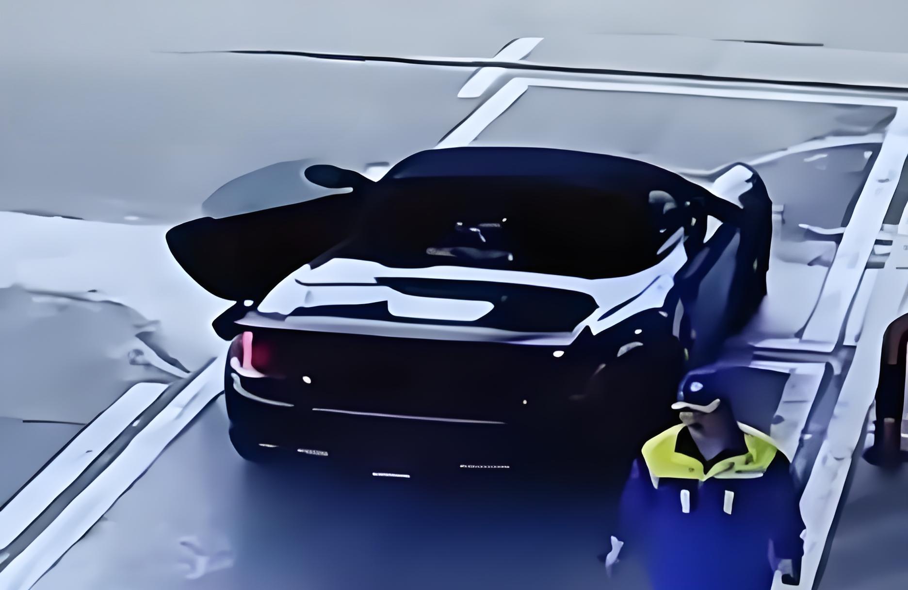 保时捷司机加油后逃单被行政拘留8日