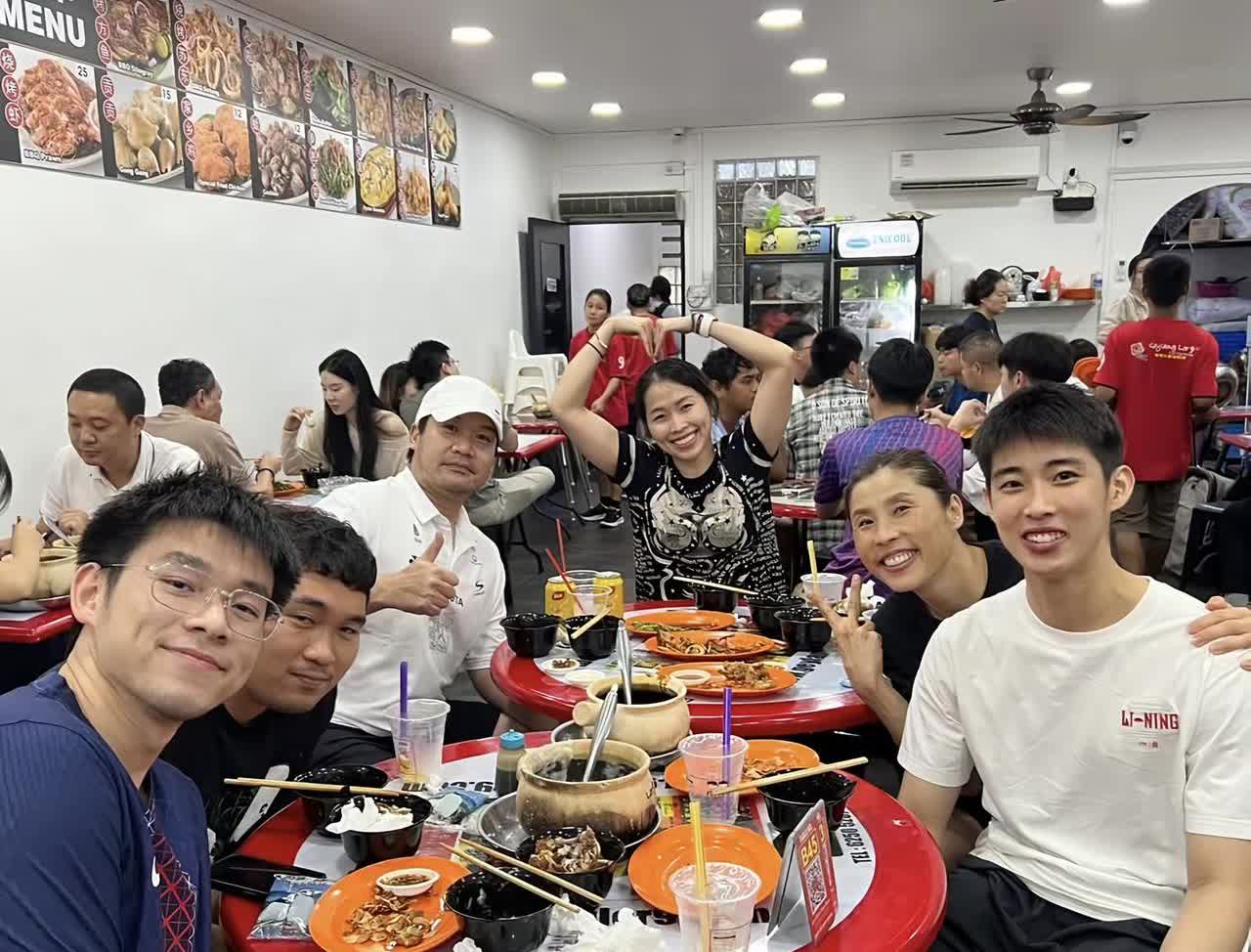 骆建佑昆拉武特因达农一起备战世锦赛。加油哇