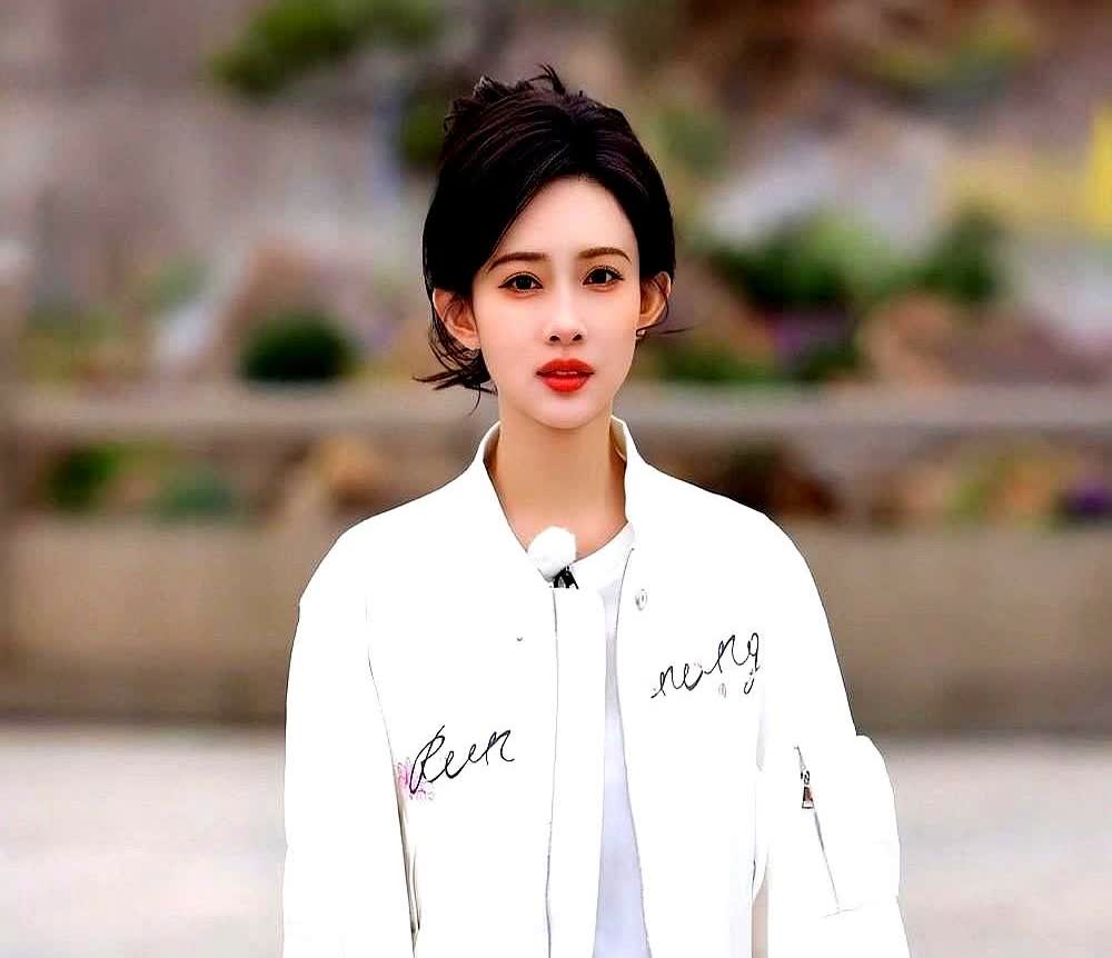 我敢说，

孟子义估计以后很难再上综艺了，

不是塌房也不是没笑点，
