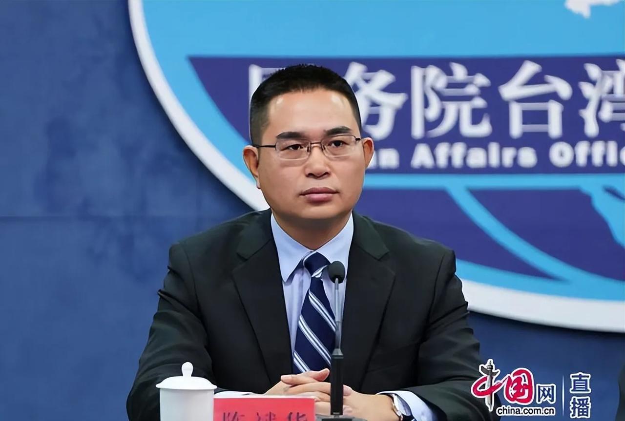 对台表述不再内外有别，大陆堵死台独文字游戏。
7月30日，国台办发言人陈彬华谈到