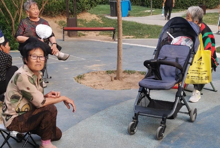 今天在评论区，有一个儿媳妇说的话，令婆婆们不可思议！
她说，婆婆看孩子，做家务，