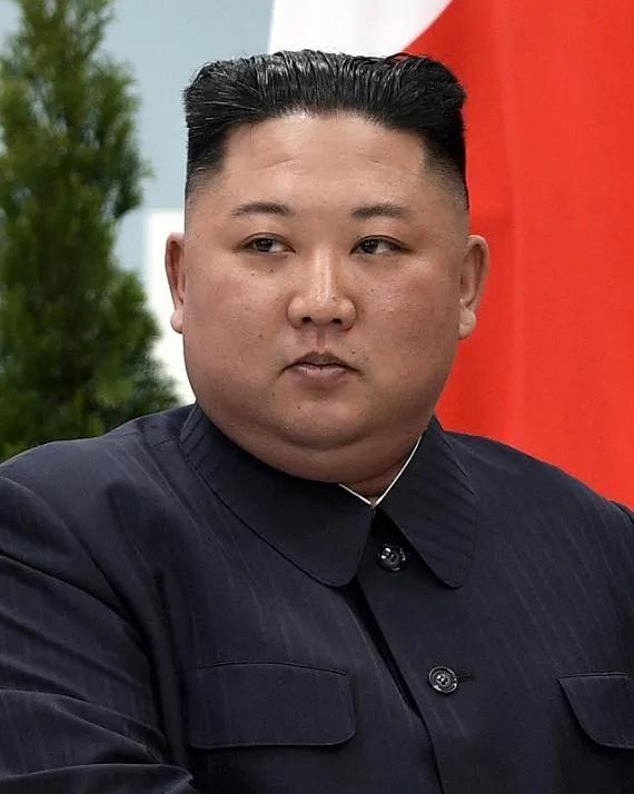 金将军真是“人间清醒”
即便饭都吃不饱
也要搞
核武器
超音速导弹
驱逐舰
他知