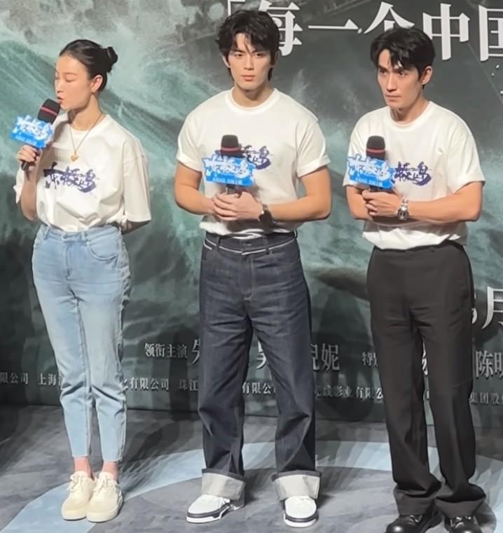 倪妮、吴磊、朱一龙参加活动，站在一起最年轻的吴磊居然是最壮的那个！