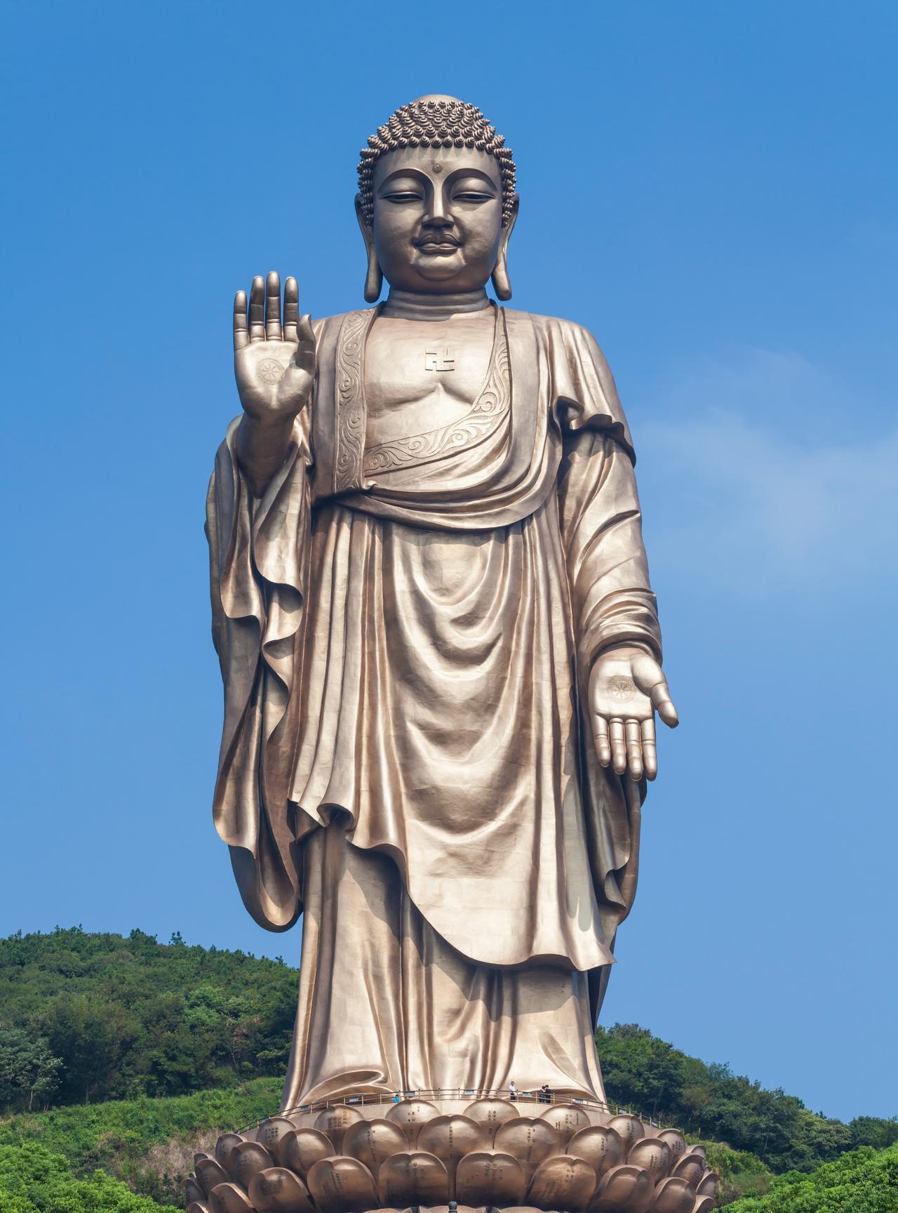 人生三宝：心宽，气和，量大。